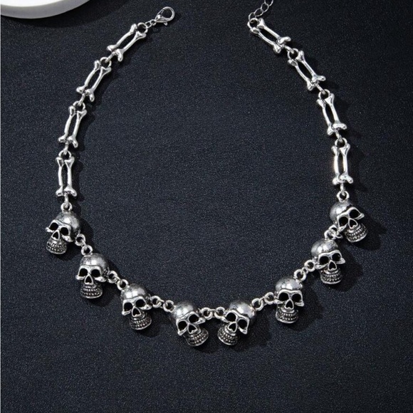 Skull Connected Choker Necklace - Picture 3 of 7